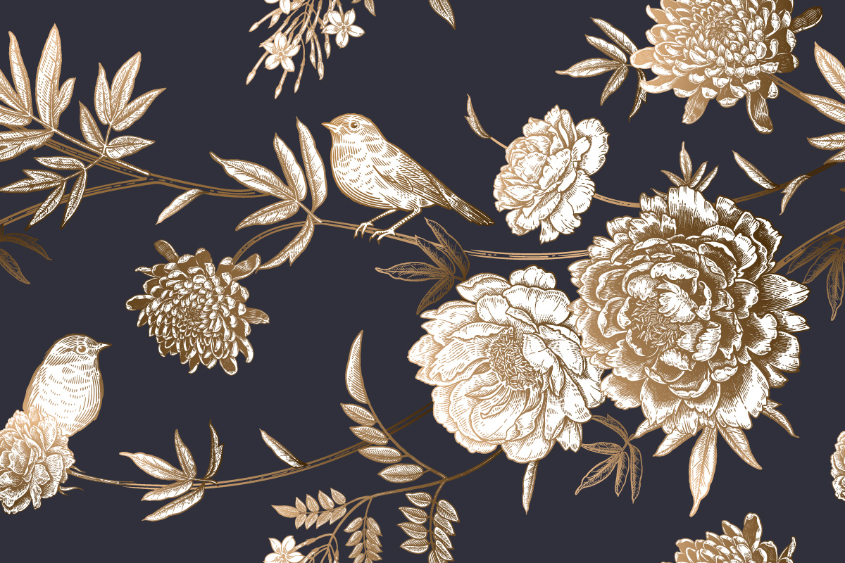Złoty ptak wśród kwiatów