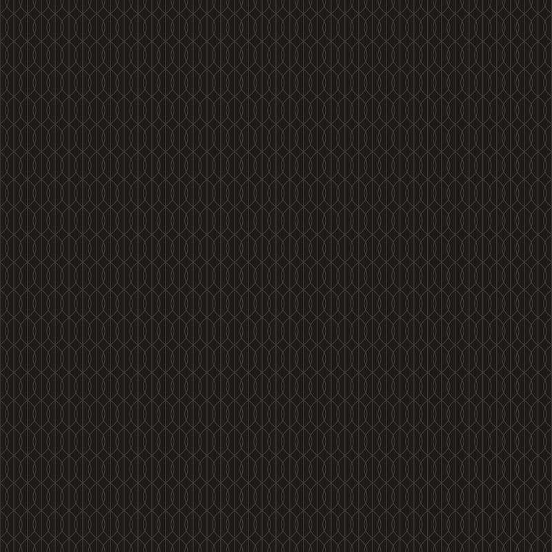 Delikatne łańcuszki na ciemnym tle