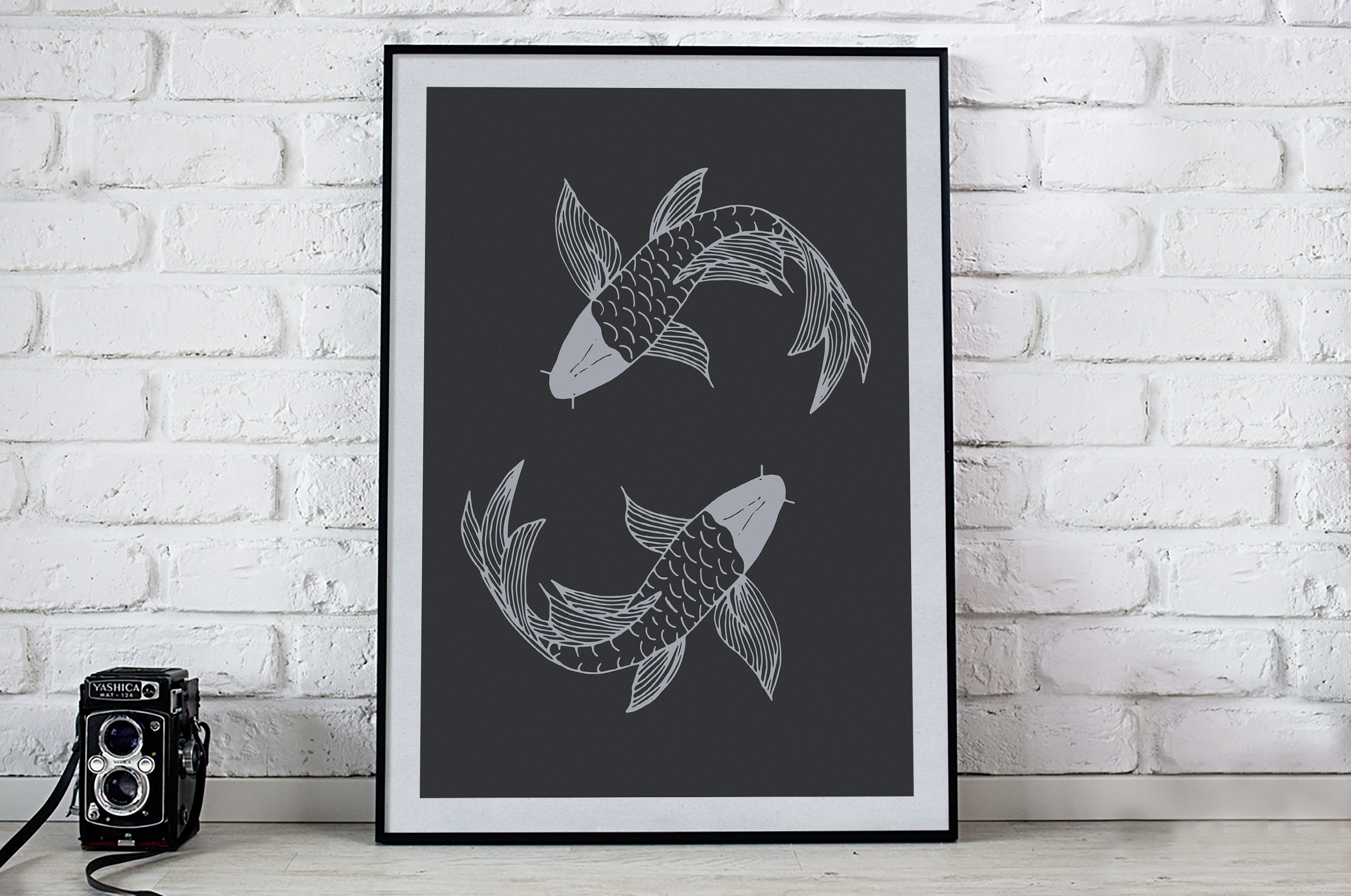 Szare, szkicowane ryby na grafitowym tle