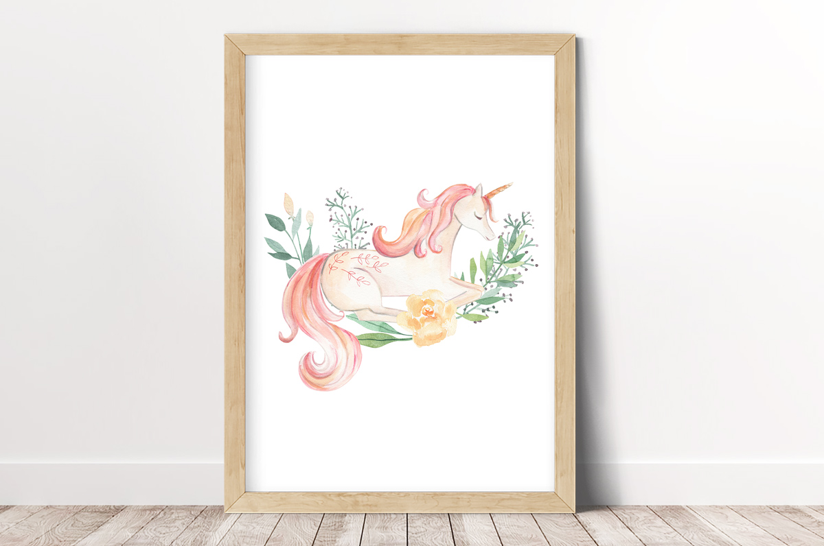 Jednorożec śpiący w kwiatach