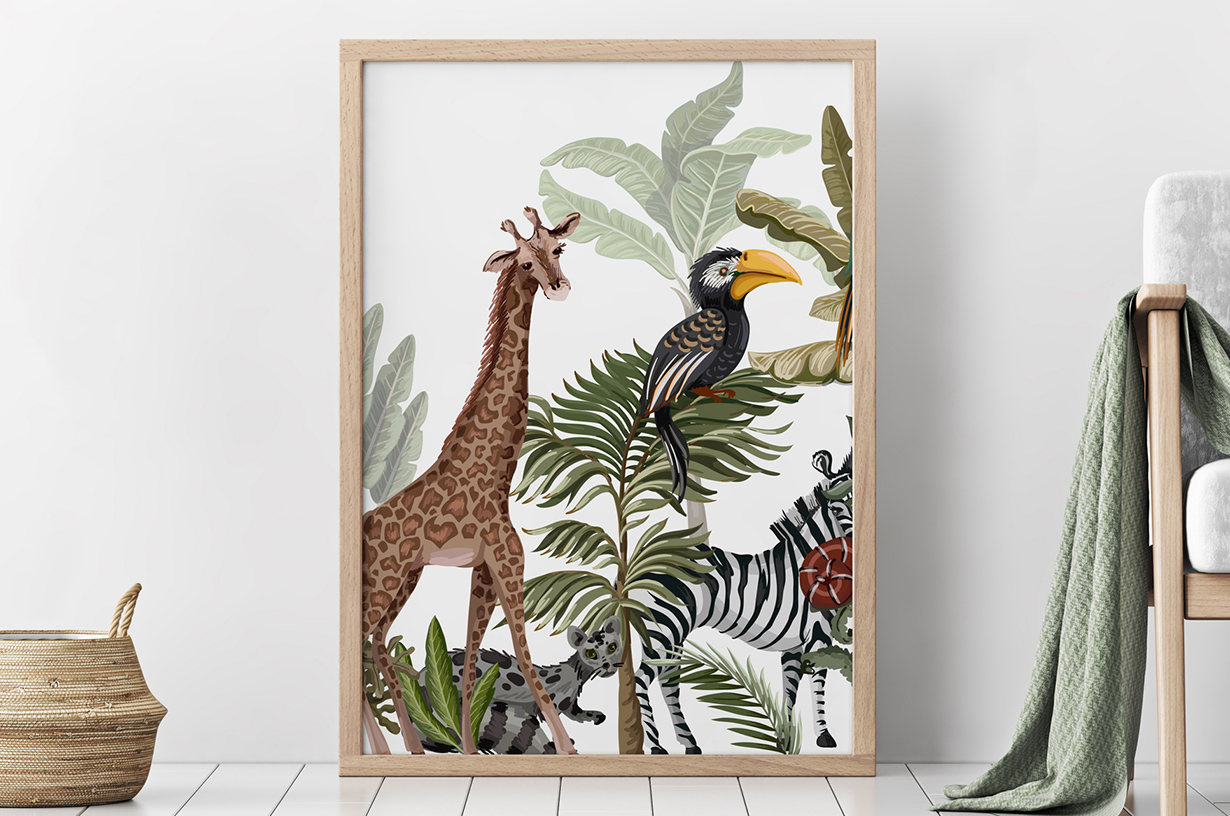 Żyrafa wśród palm